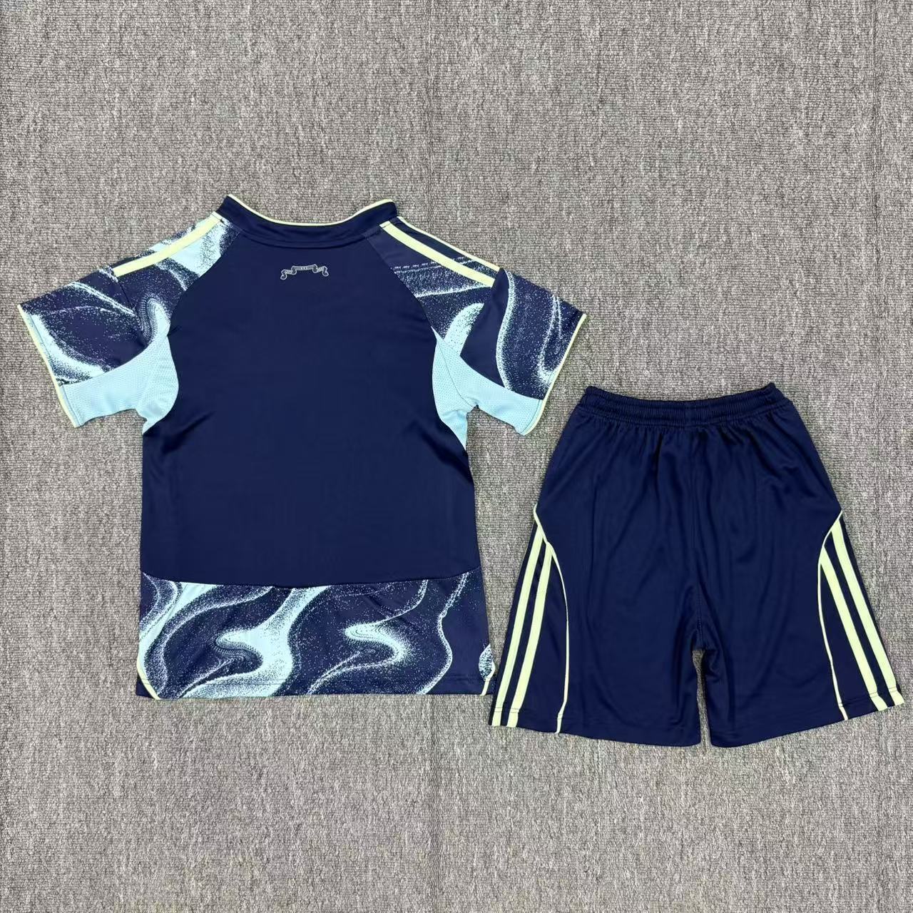 25/26 Ensemble Enfant Ajax Extérieur - Image 2