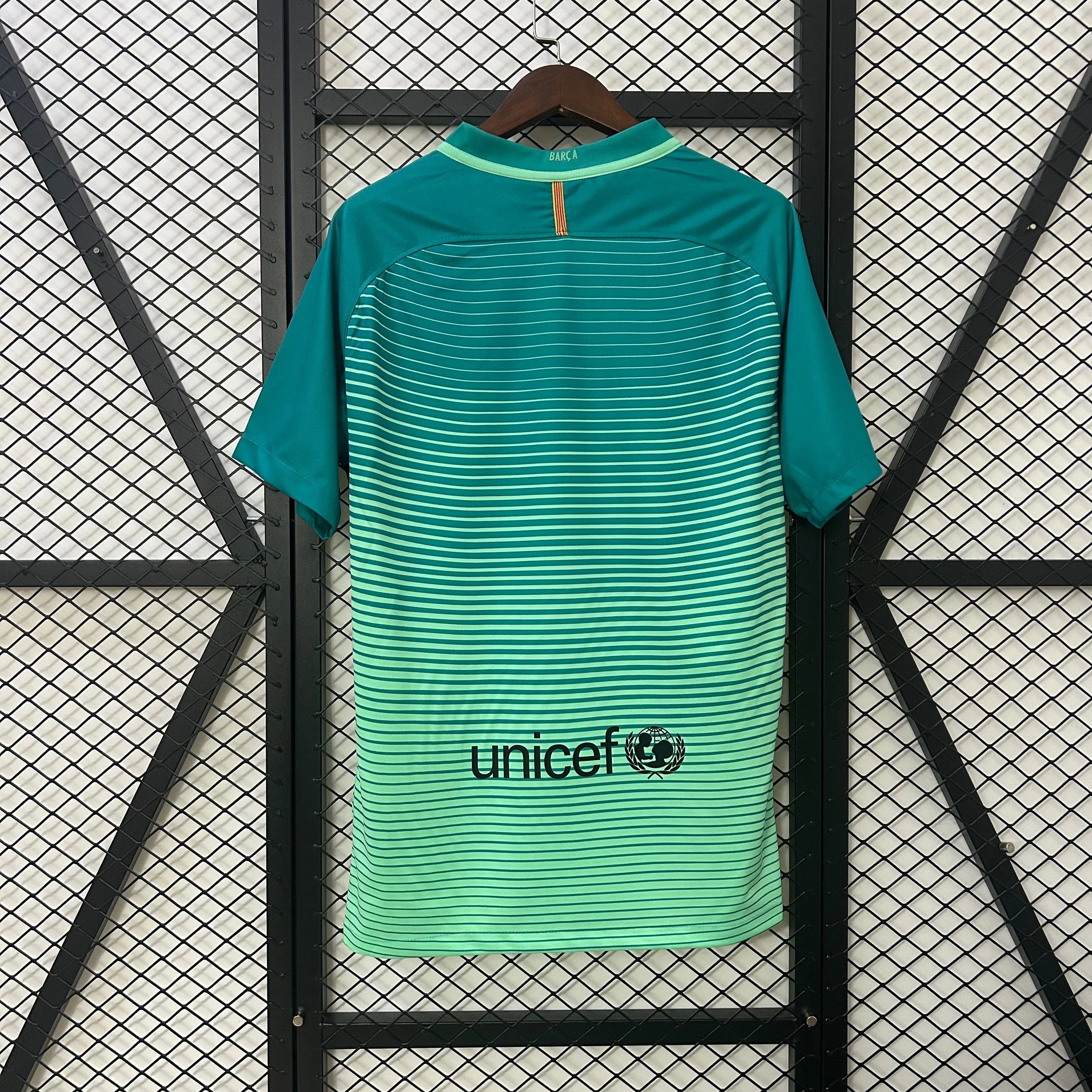 Maillot 16/17 Barcelone Rétro Third - Image 2